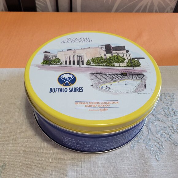 Vintage Collector's Tin Buffalo Sabres Memorial Auditorium - Limited Edition - Picture 1 of 2